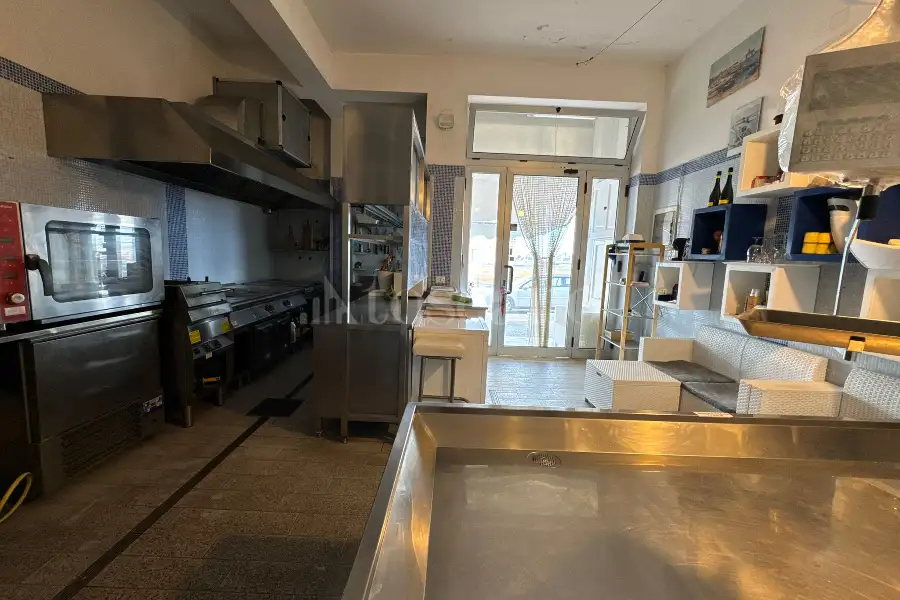 Negozio in affitto di 50 mq a €2.500 (rif. 21/2025)