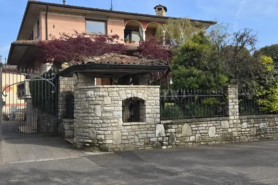 Villa in vendita di 624 mq a €960.000 (rif. 21/2026)