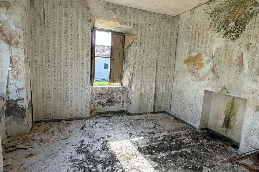 Edificabile Residenziali in vendita di 200 mq a €85.000 (rif. 5/2026)