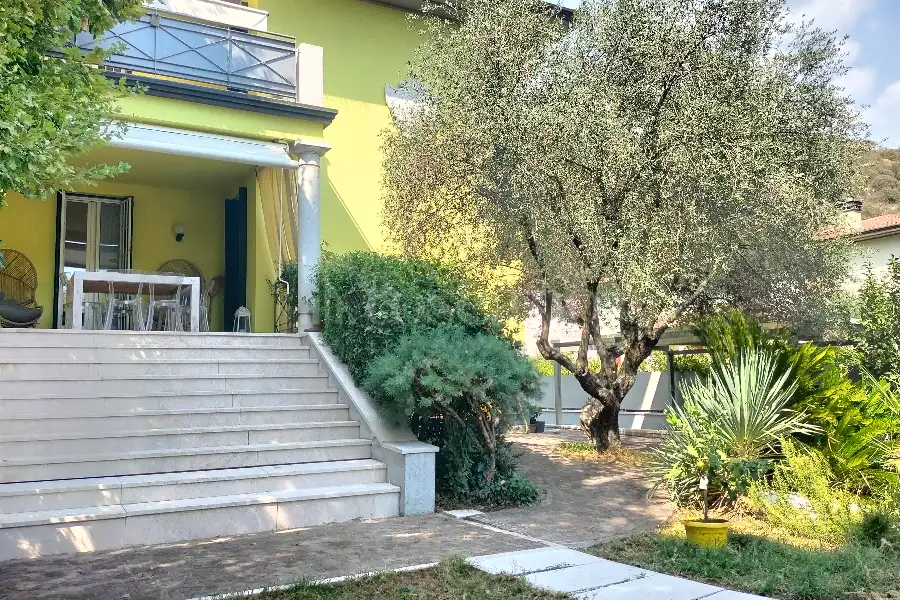 Casa Indipendente in vendita di 200 mq a €570.000 (rif. 32/2026)
