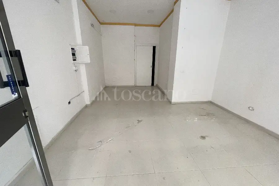 Negozio in affitto di 30 mq a €700 (rif. 8/2026)