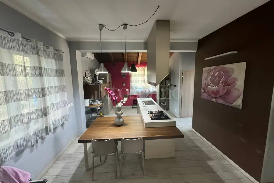 Villa in vendita di 400 mq a €420.000 (rif. 81/2024)