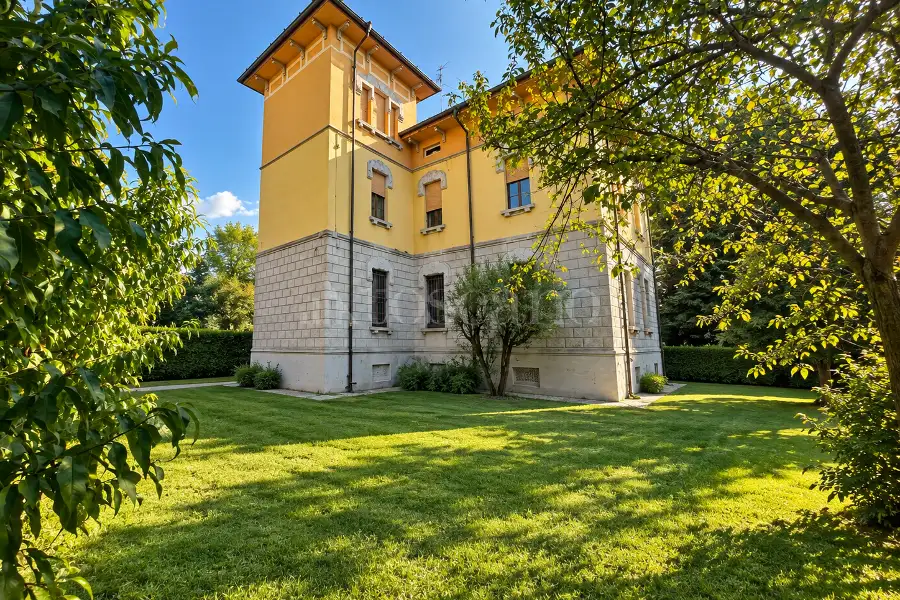 Villa Bifamiliare in vendita di 260 mq a €245.000 (rif. 50/2025)