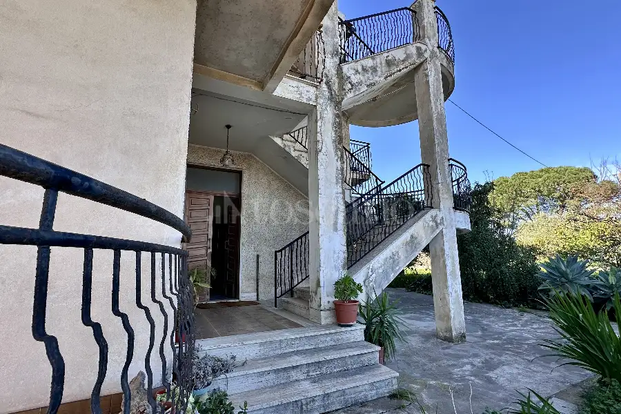 Villa in vendita di 330 mq a €184.000 (rif. 5/2026)
