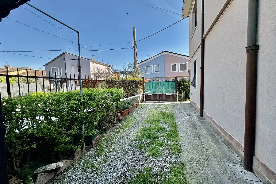 Villa Bifamiliare in vendita di 150 mq a €120.000 (rif. 13/2026)