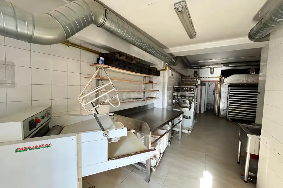 Negozio in vendita di 140 mq a €219.000 (rif. 5/2026)