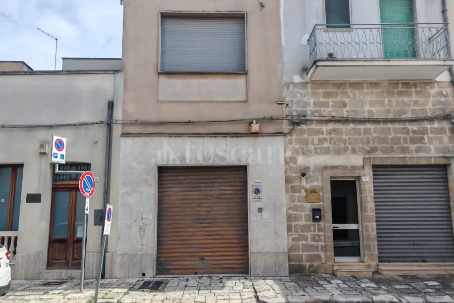 Box in vendita di 174 mq a €165.000 (rif. 53/2025)