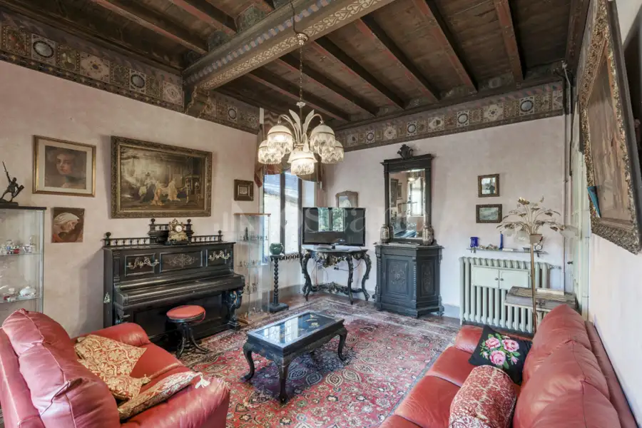 Villa in vendita di 600 mq trattativa riservata (rif. 40/2025)
