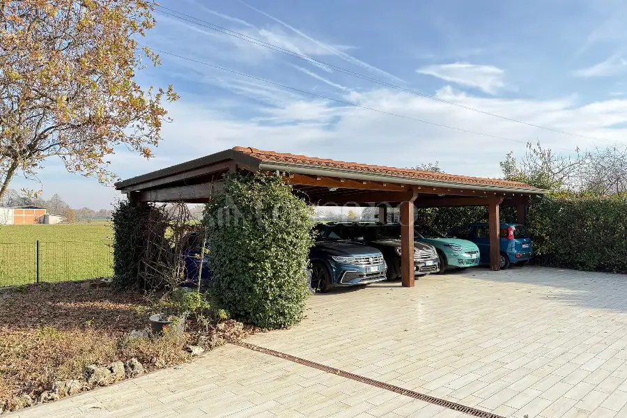 Casa Indipendente in vendita di 340 mq a €1.490.000 (rif. 24/2026)