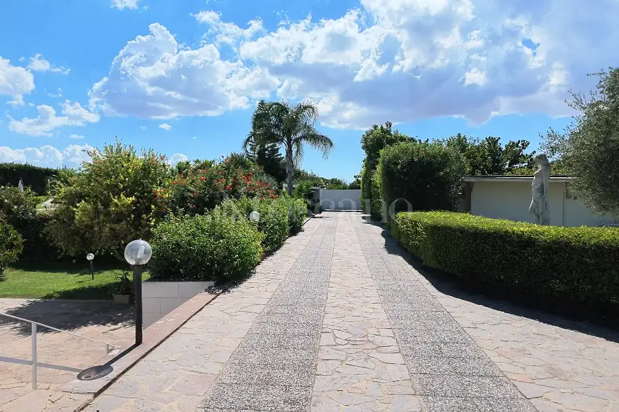 Casa Indipendente in vendita di 250 mq a €879.000 (rif. 203/2026)