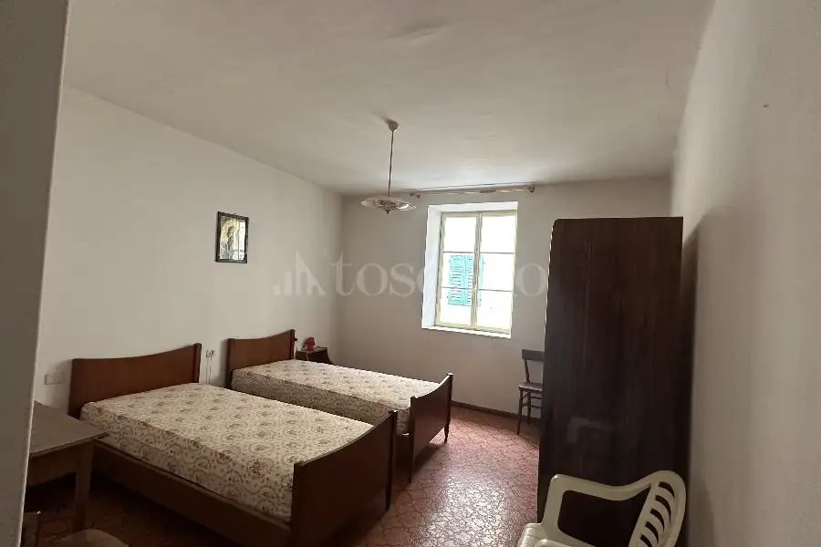 Palazzo in vendita di 330 mq a €300.000 (rif. 3/2026)