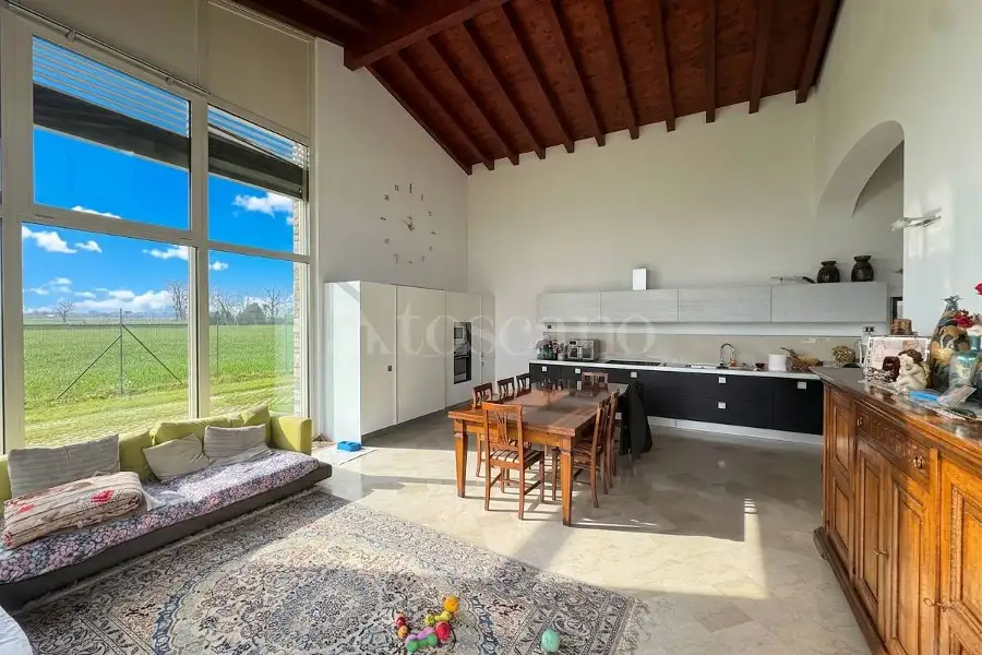 Villa in vendita di 230 mq a €950.000 (rif. 17/2026)
