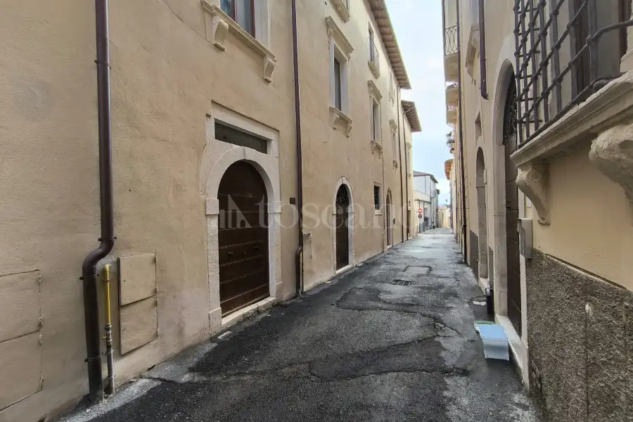 Negozio in vendita di 180 mq a €240.000 (rif. 49/2025)