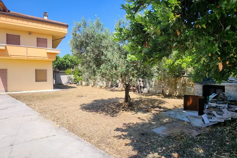 Casa Indipendente in vendita di 400 mq a €210.000 (rif. 46/2026)