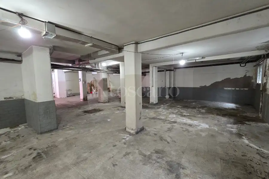 Garage in vendita di 350 mq a €480.000 (rif. 21/2026)