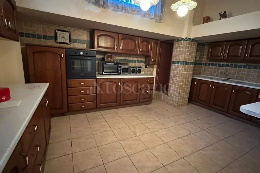 Villa in vendita di 370 mq a €890.000 (rif. 3/2026)