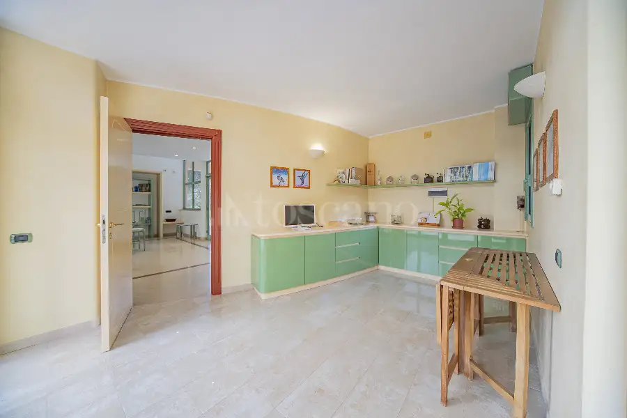 Villa in vendita di 500 mq a €990.000 (rif. 100/2025)