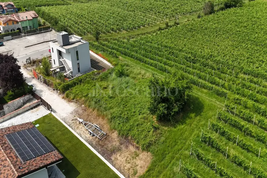 Edificabile Residenziali in vendita di 1.000 mq a €190.000 (rif. 11/2025)
