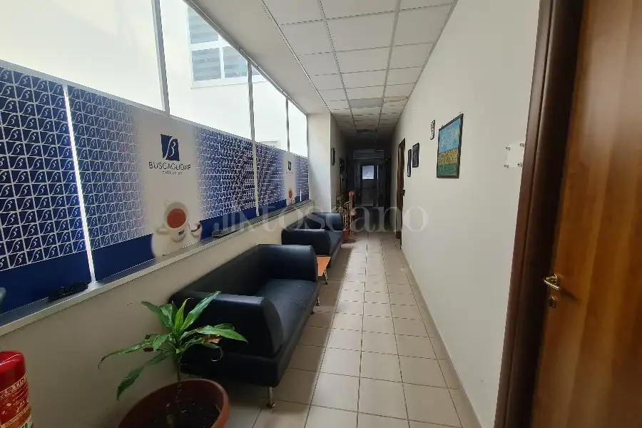 Ufficio in affitto di 15 mq a €350 (rif. 60/2026)