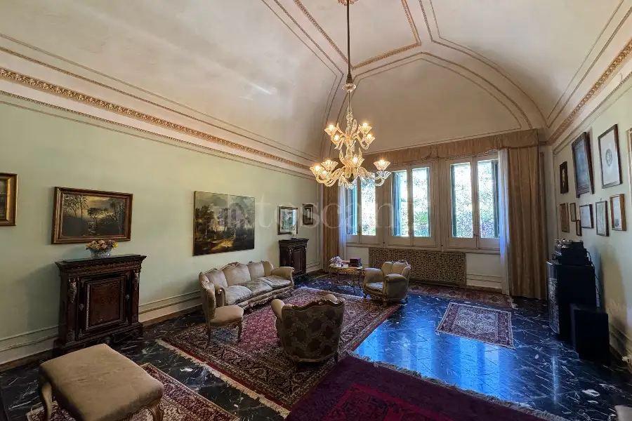 Villa in vendita di 290 mq a €798.000 (rif. 19/2026)