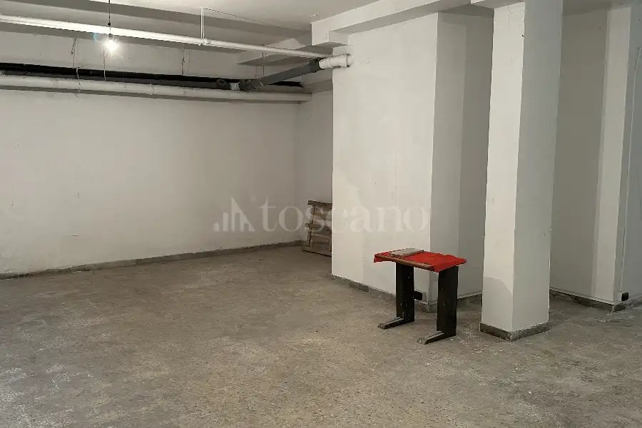 Negozio in vendita di 304 mq a €250.000 (rif. 13/2026)