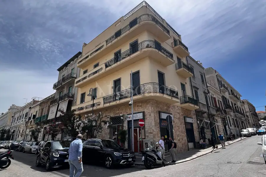 Negozio in affitto di 85 mq a €2.200 (rif. 20/2026)