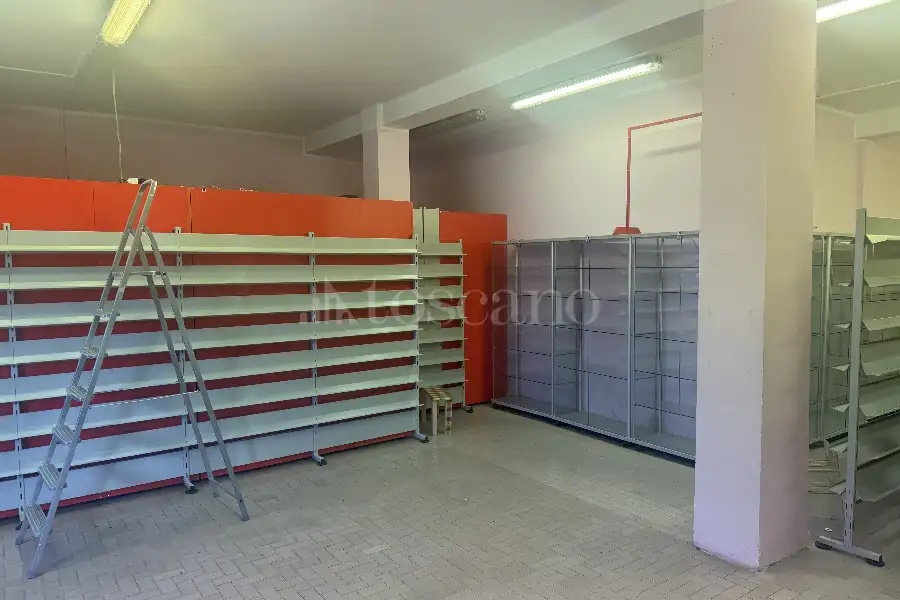 Negozio in vendita di 150 mq a €99.000 (rif. 15/2026)