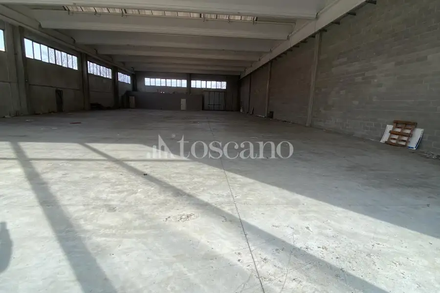 Capannone in vendita di 1200 mq a €596,400 (rif. BL6174VE-2)