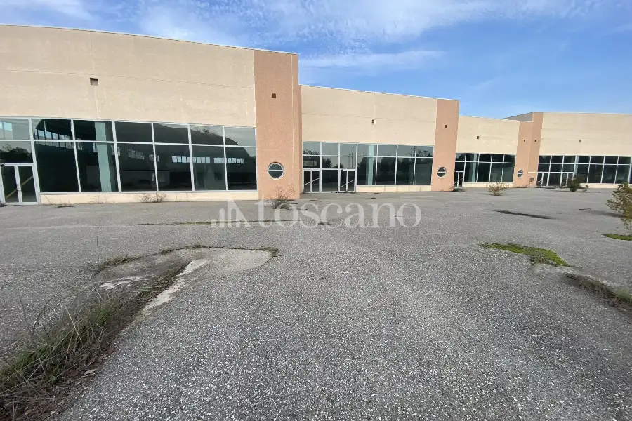 Capannone in vendita di 1200 mq a €340,000 (rif. BL6174VE-2)