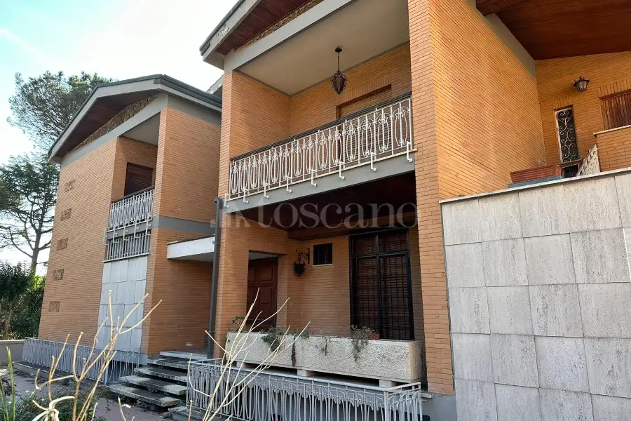 Villa Plurifamiliare in vendita di 800 mq a €1.069.000 (rif. 56/2024)