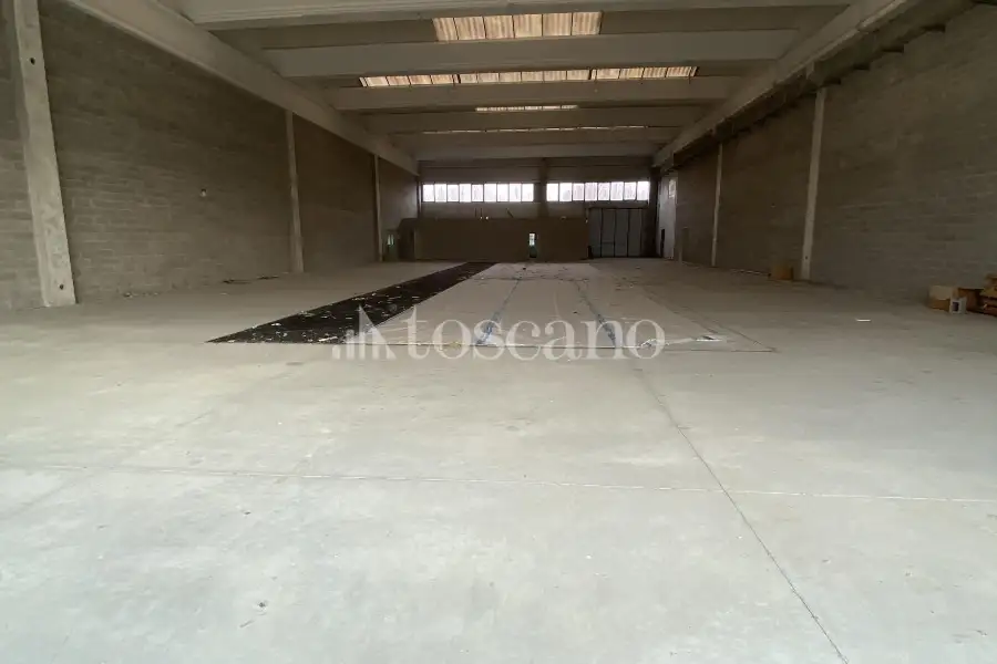 Capannone in vendita di 960 mq a €270,000 (rif. BL6174VE-3)
