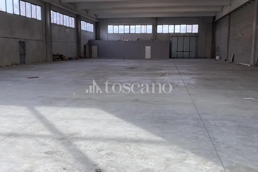 Capannone in vendita di 1060 mq a €295,000 (rif. BL6174VE-4)
