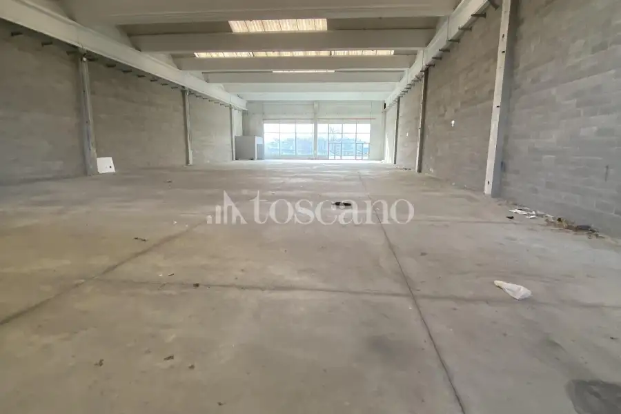 Capannone in vendita di 1060 mq a €295,000 (rif. BL6174VE-4)