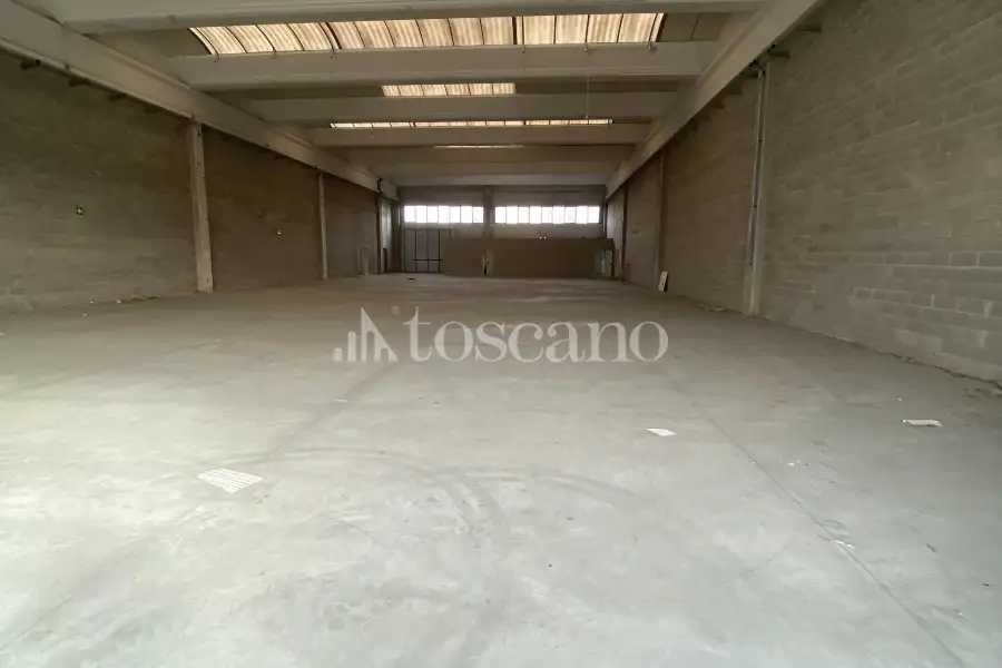 Capannone in vendita di 1060 mq a €295,000 (rif. BL6174VE-4)