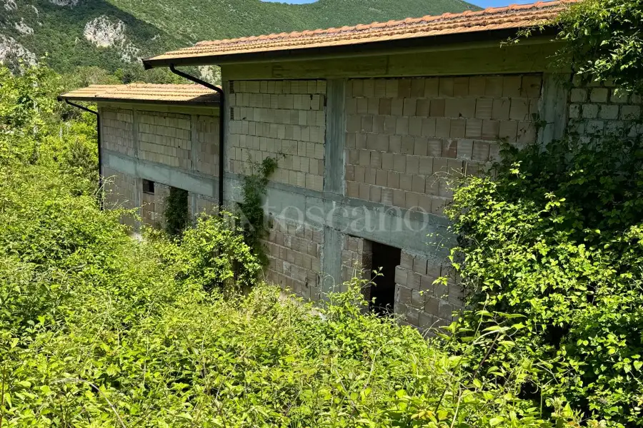 Casa Indipendente in vendita di 332 mq a €60.000 (rif. 64/2025)