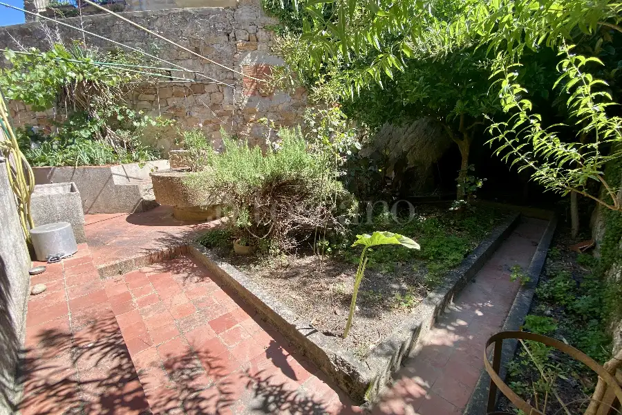 Casa Indipendente in vendita di 300 mq a €249.000 (rif. 103/2025)