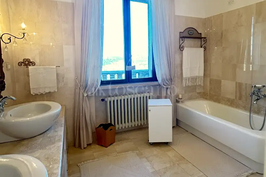 Villa in vendita di 480 mq a €880.000 (rif. 4/2026)