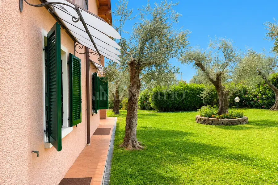 Villa in vendita di 400 mq a €1.200.000 (rif. 24/2026)