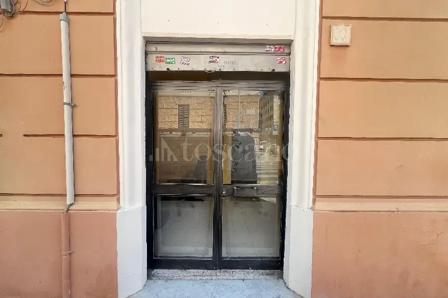 Negozio in affitto di 15 mq a €600 (rif. 23/2026)