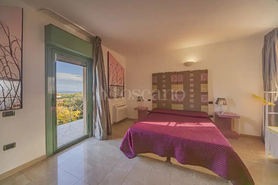 Villa in vendita di 500 mq a €990.000 (rif. 100/2025)