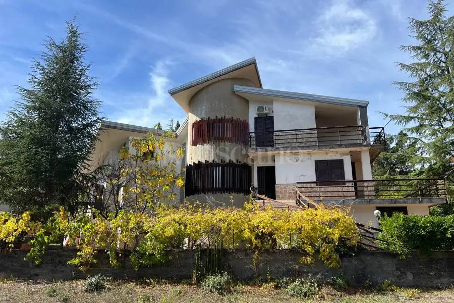 Villa in vendita di 396 mq a €445.000 (rif. 168/2025)