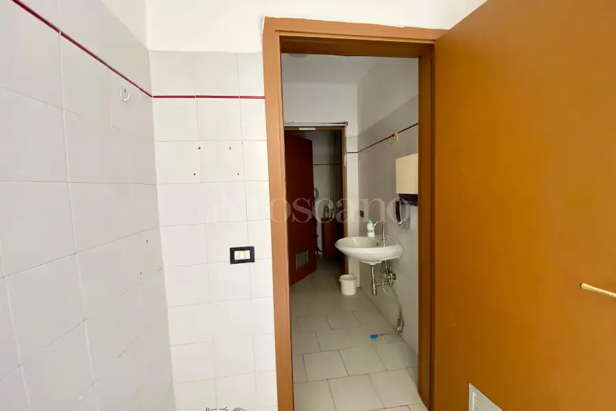 Negozio in vendita di 93 mq a €110.000 (rif. 28/2026)