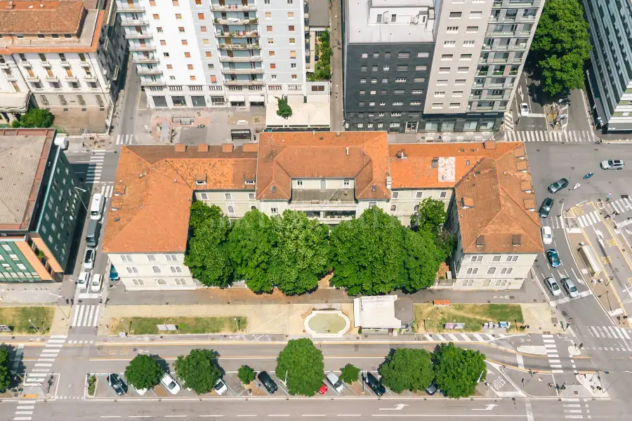 Palazzo in vendita di 7.000 mq trattativa riservata (rif. 21/2025)