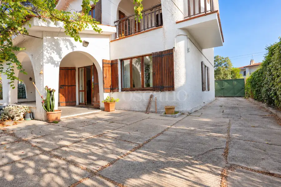 Villa in vendita di 330 mq a €1.150.000 (rif. 33/2026)