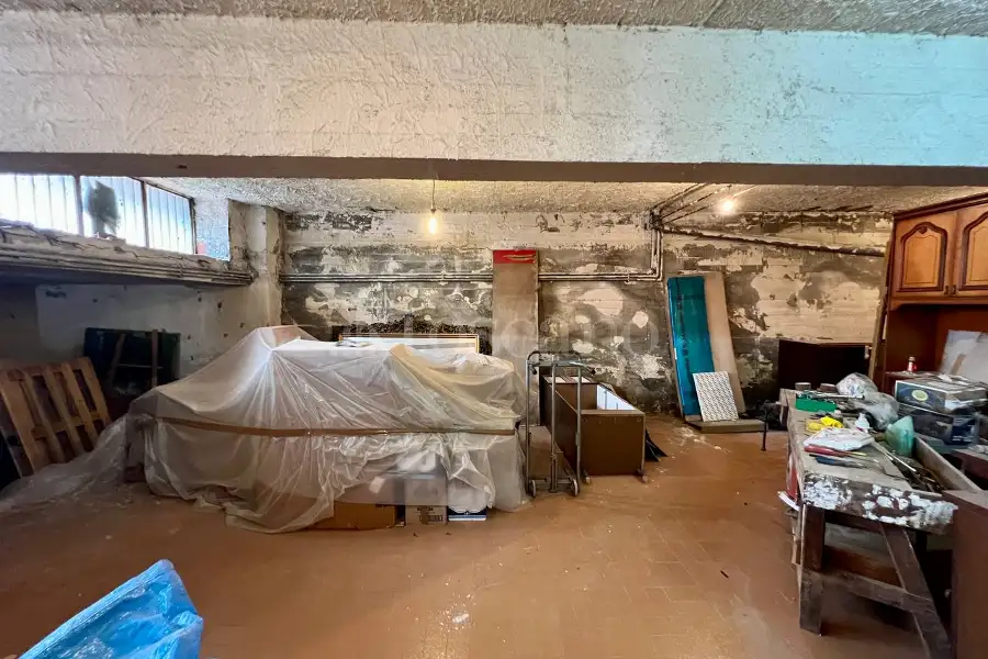 Magazzino in vendita di 90 mq a €49.000 (rif. 143/2026)