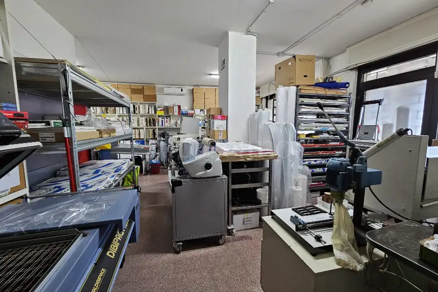 Negozio in vendita di 200 mq a €159.000 (rif. 111/2024)