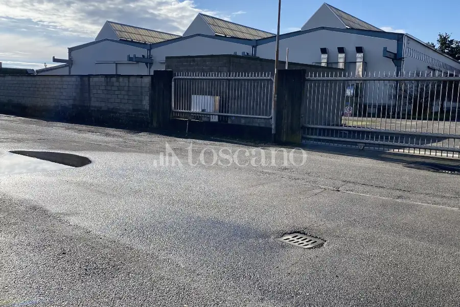 Capannone in vendita di 2700 mq a €2,950,000 (rif. TS0202VE)