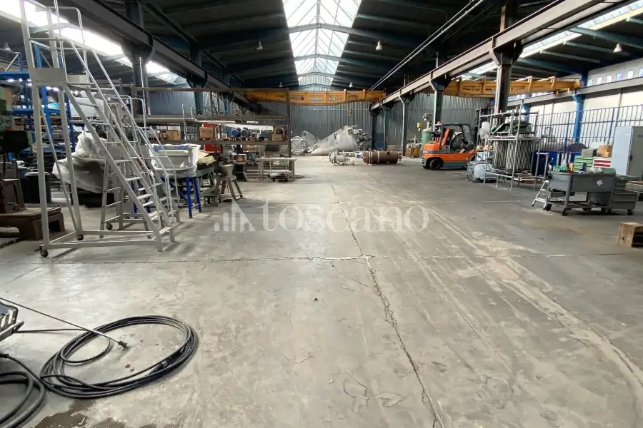 Capannone in vendita di 2700 mq a €2,950,000 (rif. TS0202VE)