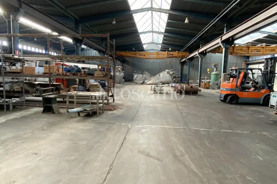 Capannone in vendita di 2700 mq a €2,950,000 (rif. TS0202VE)