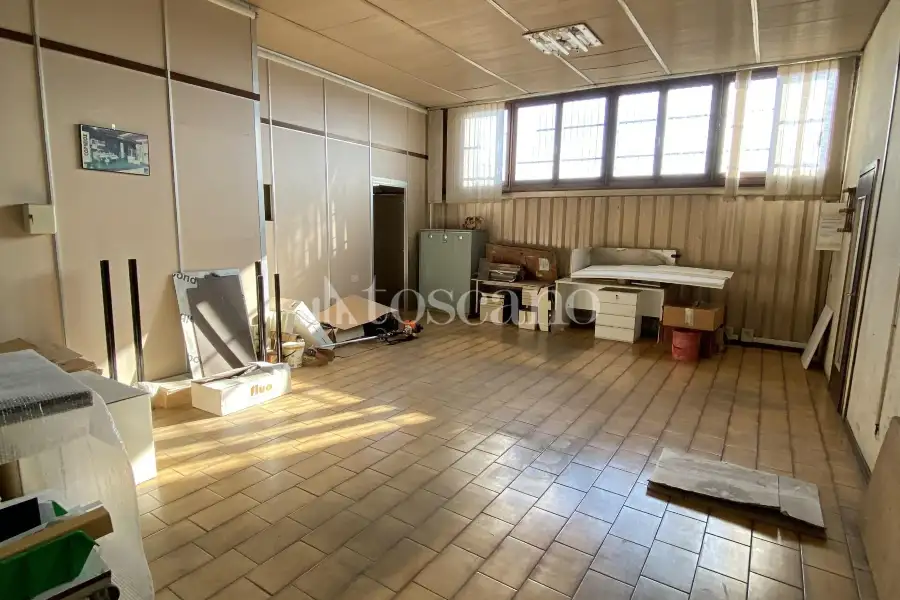 Capannone in vendita di 2700 mq a €2,950,000 (rif. TS0202VE)